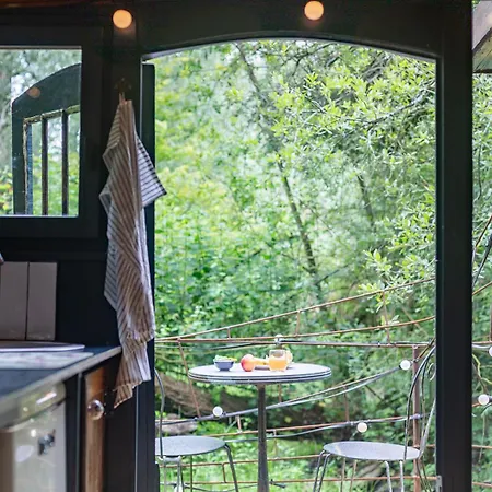 Les Des Marais Bed & Breakfast 3*