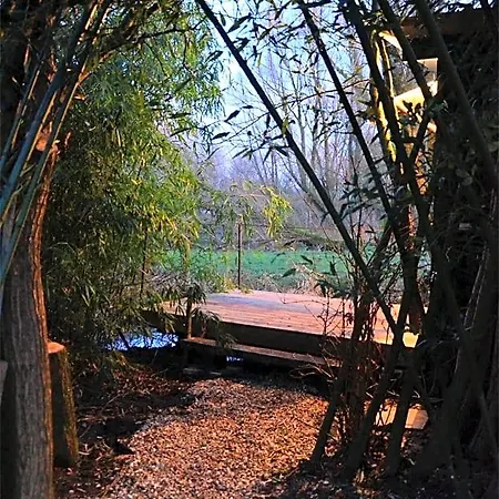 Les Des Marais Bed & Breakfast 3*